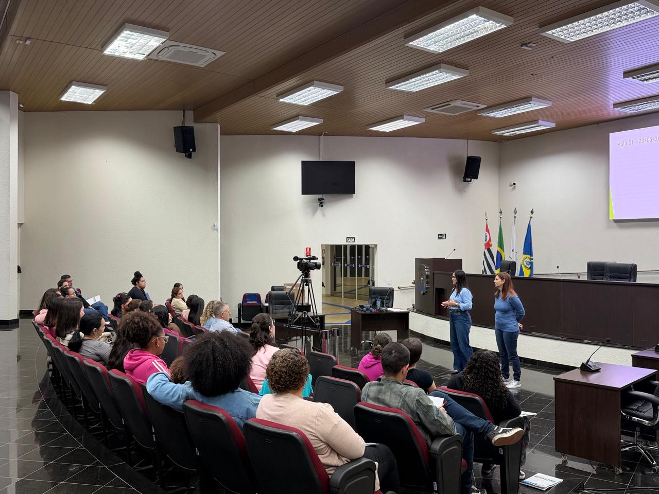 Escola do Legislativo inicia curso de Libras Intermediário nesta quinta-feira (28)