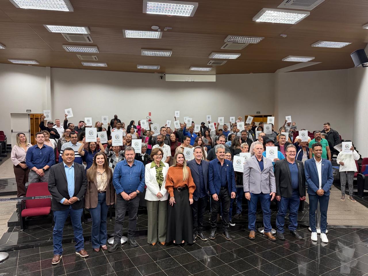 Cerimônia Marca Entrega de Matrículas a Moradores de Cordeirópolis