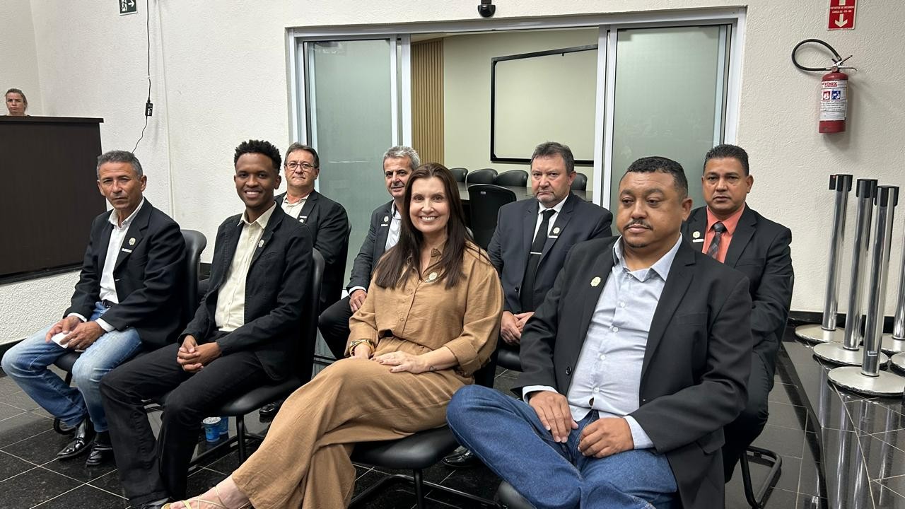 Visualize fotos Sessão Solene Entrega de Títulos de Honrarias