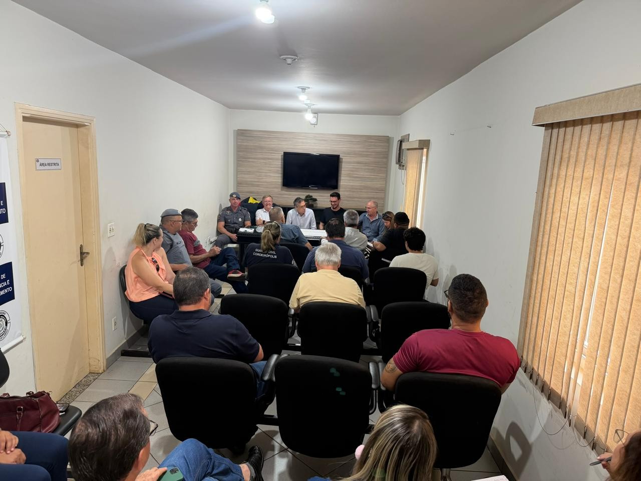Vereadores participam de reunião do CONSEG sobre segurança no Carnaval