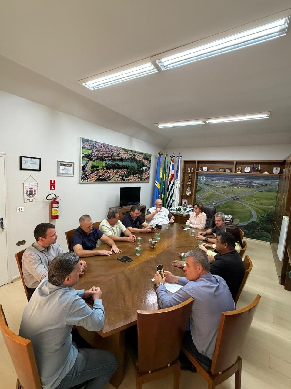 Reunião entre Executivo e vereadores apresenta projetos de lei voltados aos servidores municipais