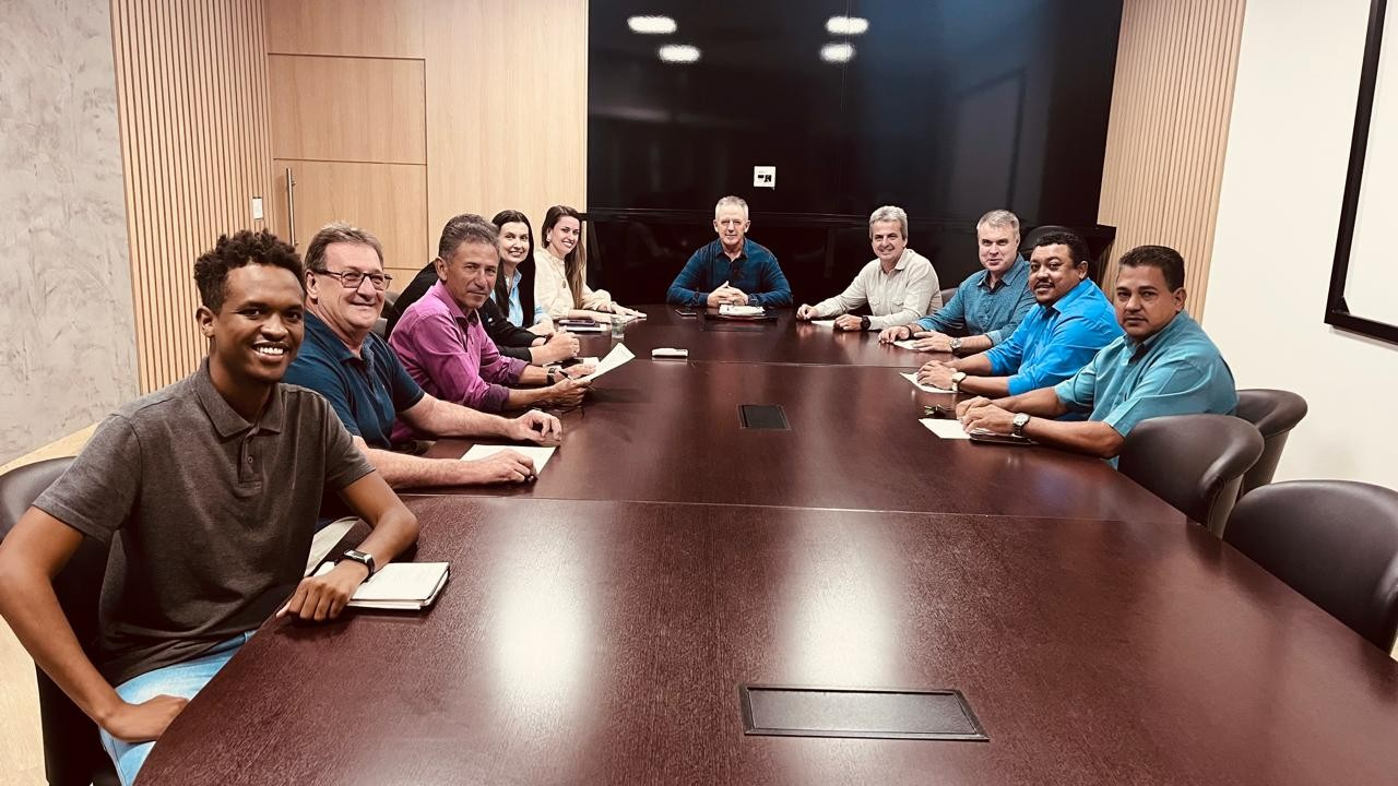 Vereadores se reúnem com secretários para discutir projeto de infraestrutura habitacional