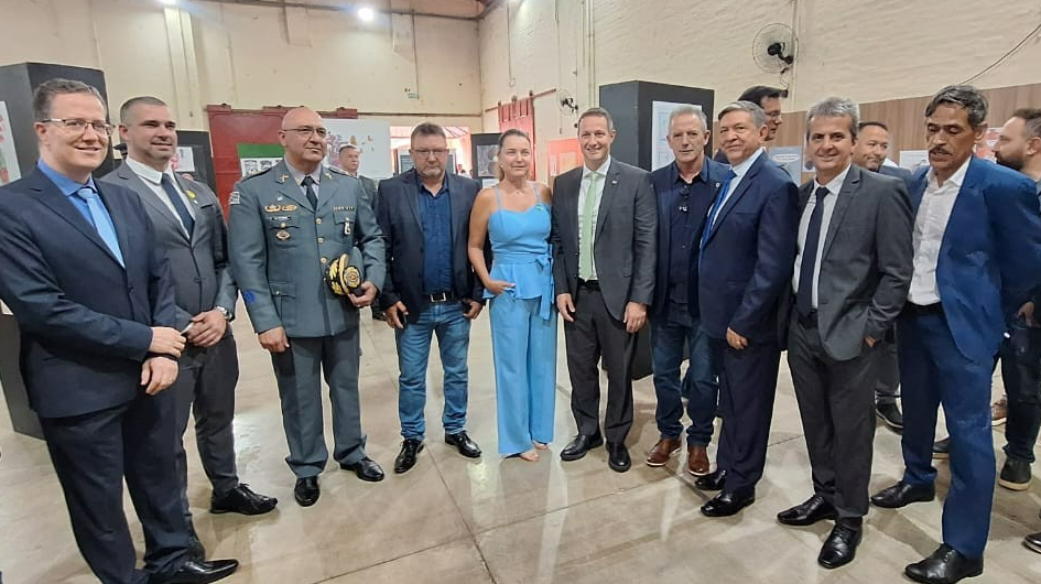 Imagem do conteúdo: Vereadores participam de solenidade ao lado do secretário de Segurança do Estado, Guilherme Derrite