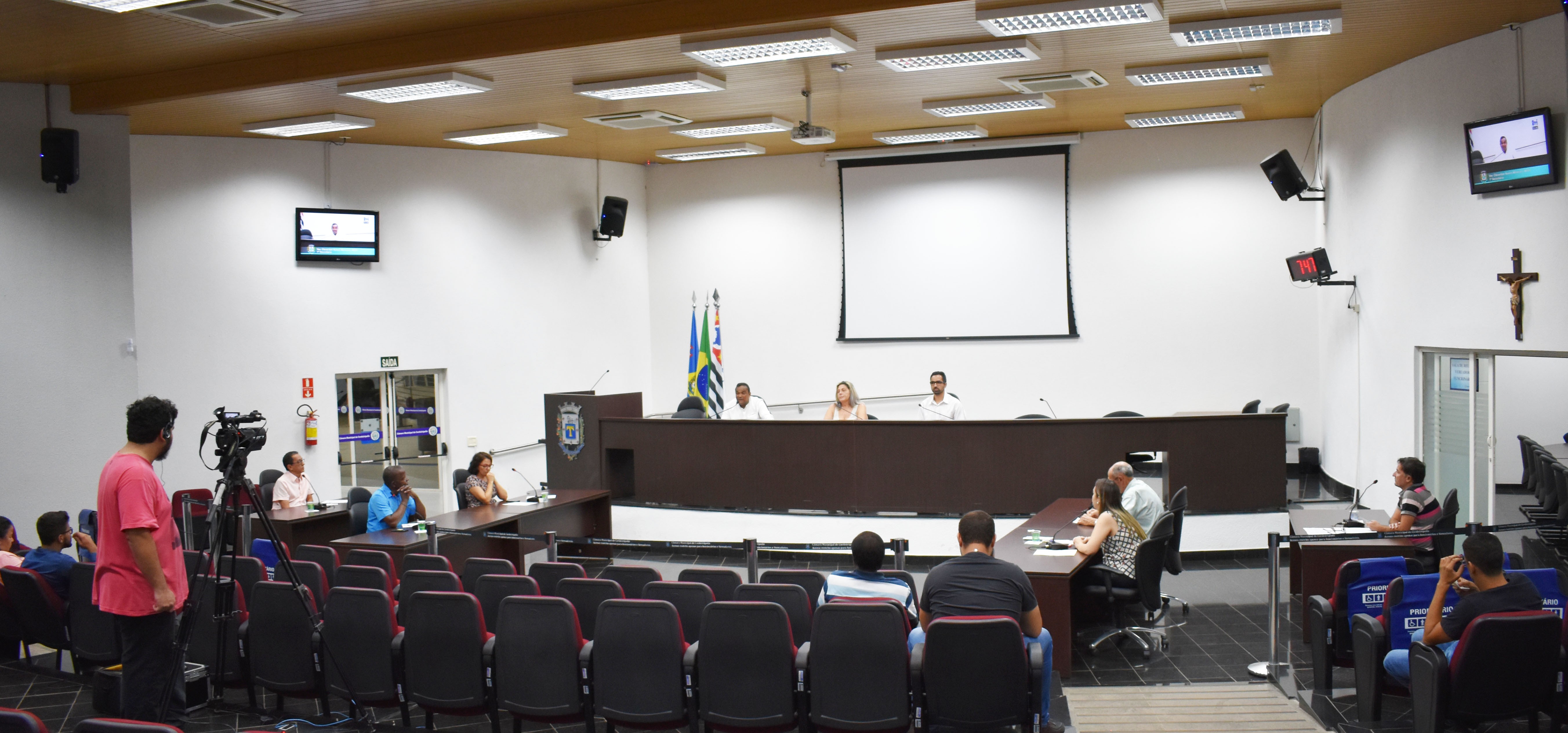 Imagem da notícia: Melhorias em vias públicas estão entre a maioria das indicações em Sessão