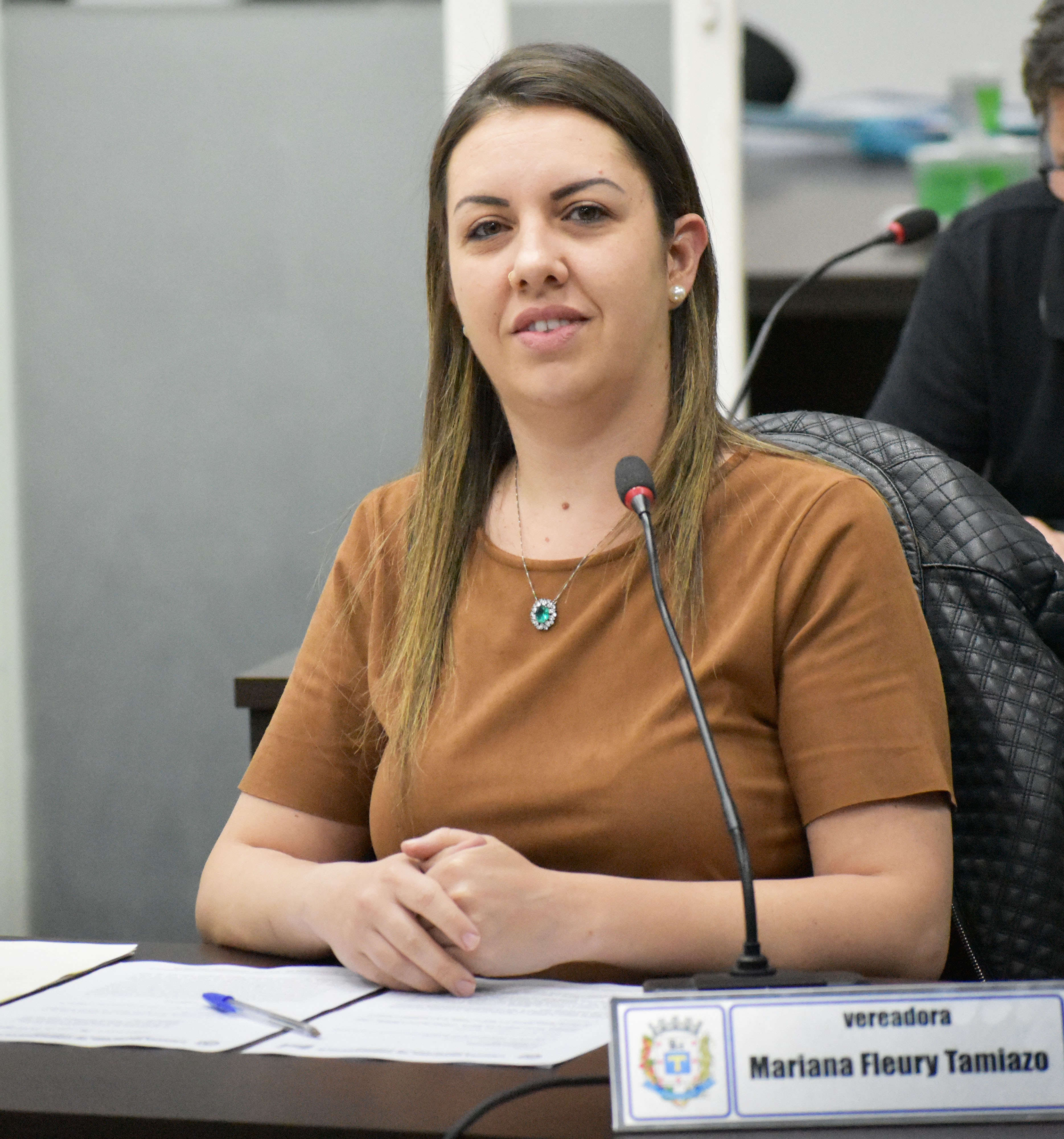 Imagem da notícia: Vereadora Mariana Fleury Tamiazo, denomina Rosimeire Ap.Peruchi de Carvalho , a rua do loteamento industrial