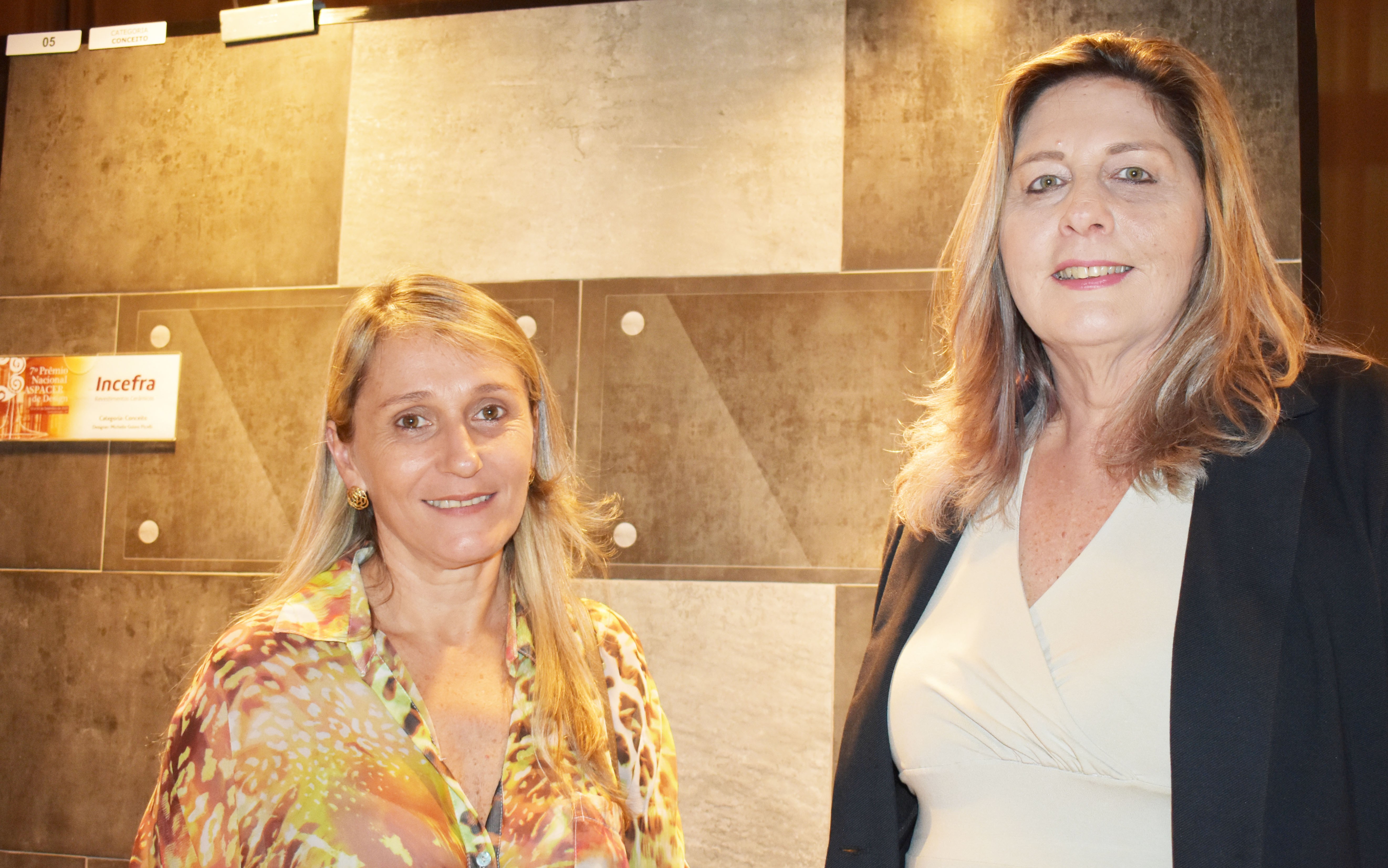 Imagem da notícia: Vereadora Cássia de Moraes participa da entrega de premiação na Aspacer