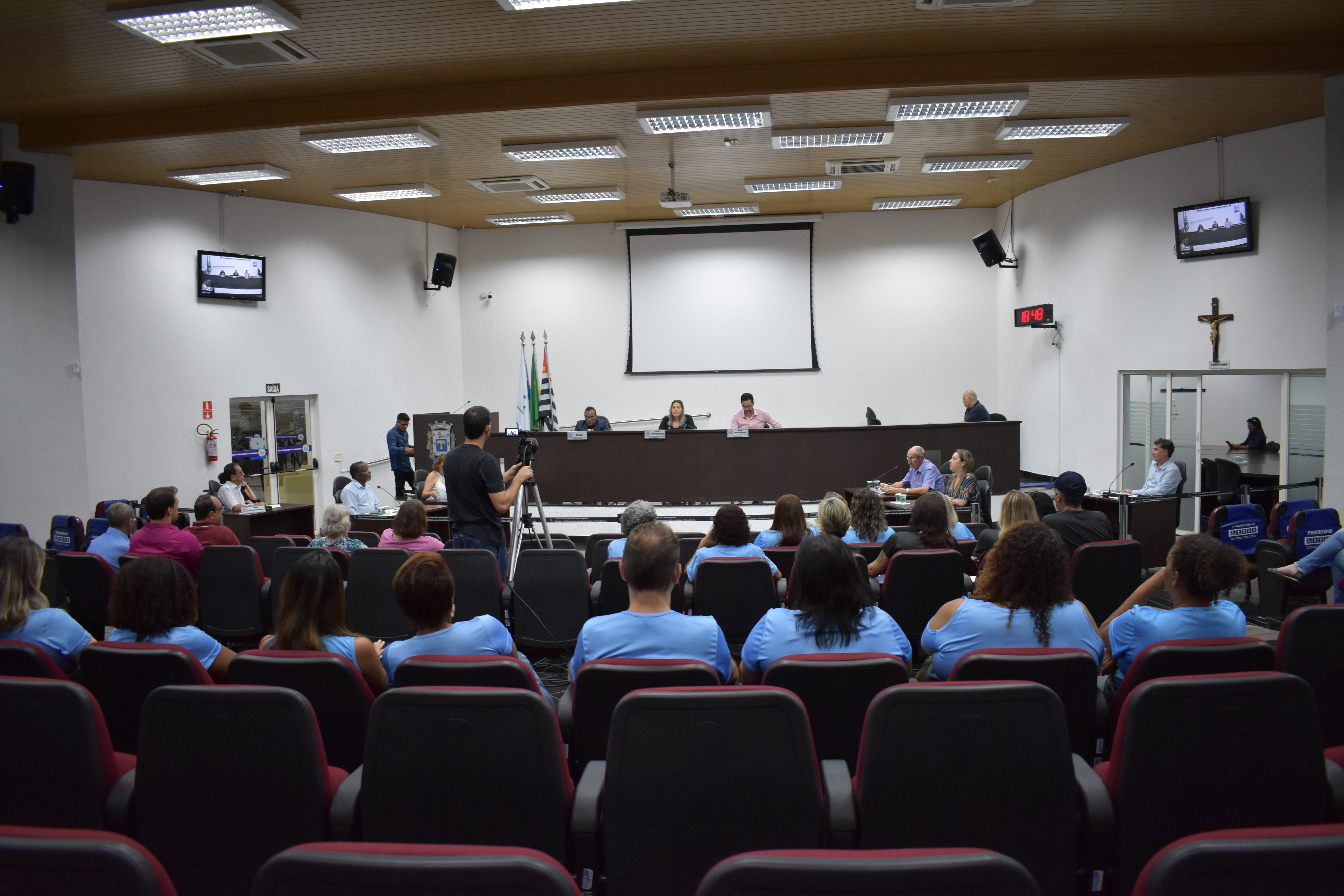 Imagem da notícia:  Bairros recebem indicações de melhorias dos vereadores