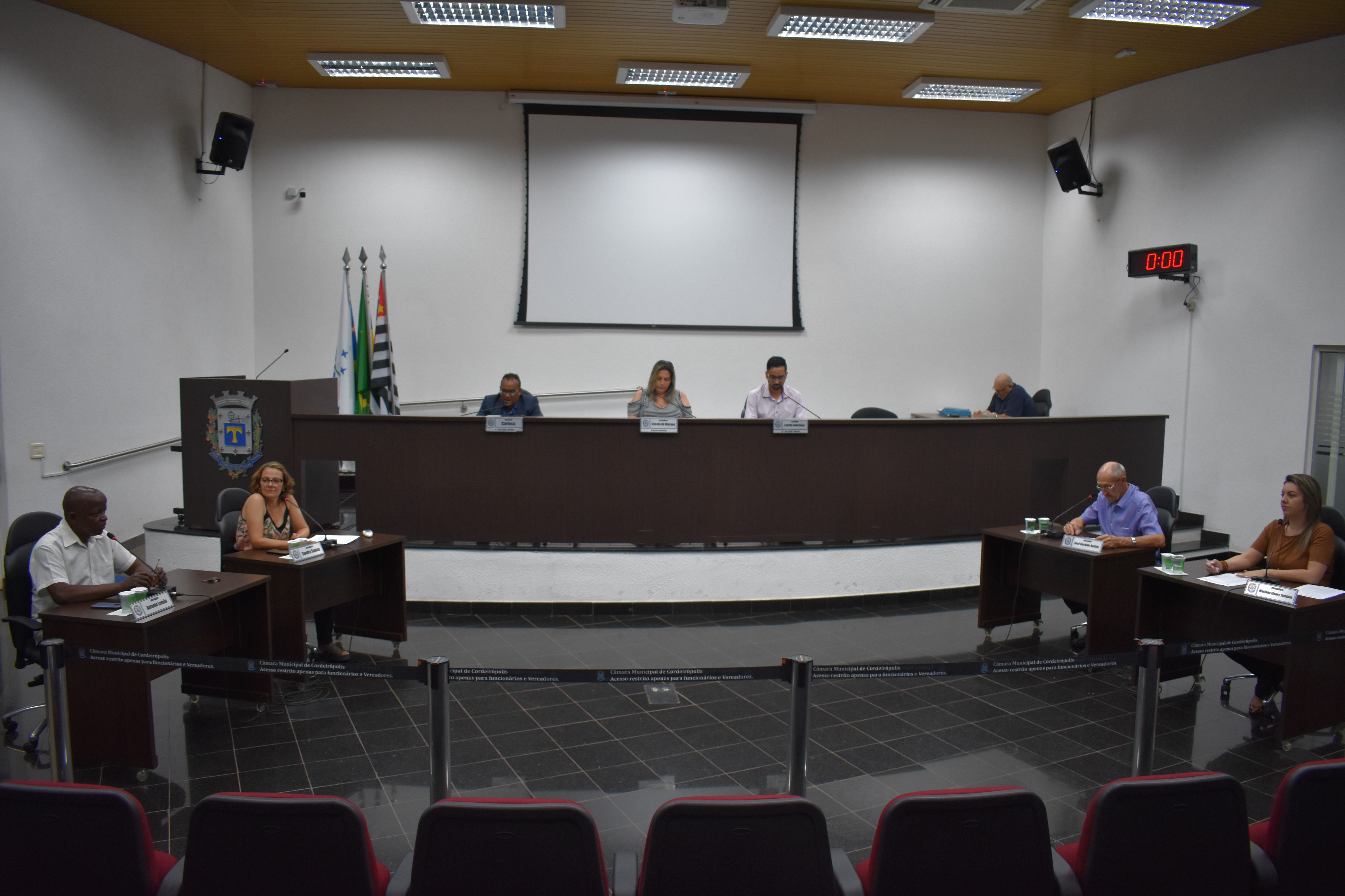 Imagem da notícia: Vereadores aprovam nova redação para funcionamento de estabelecimentos comerciais