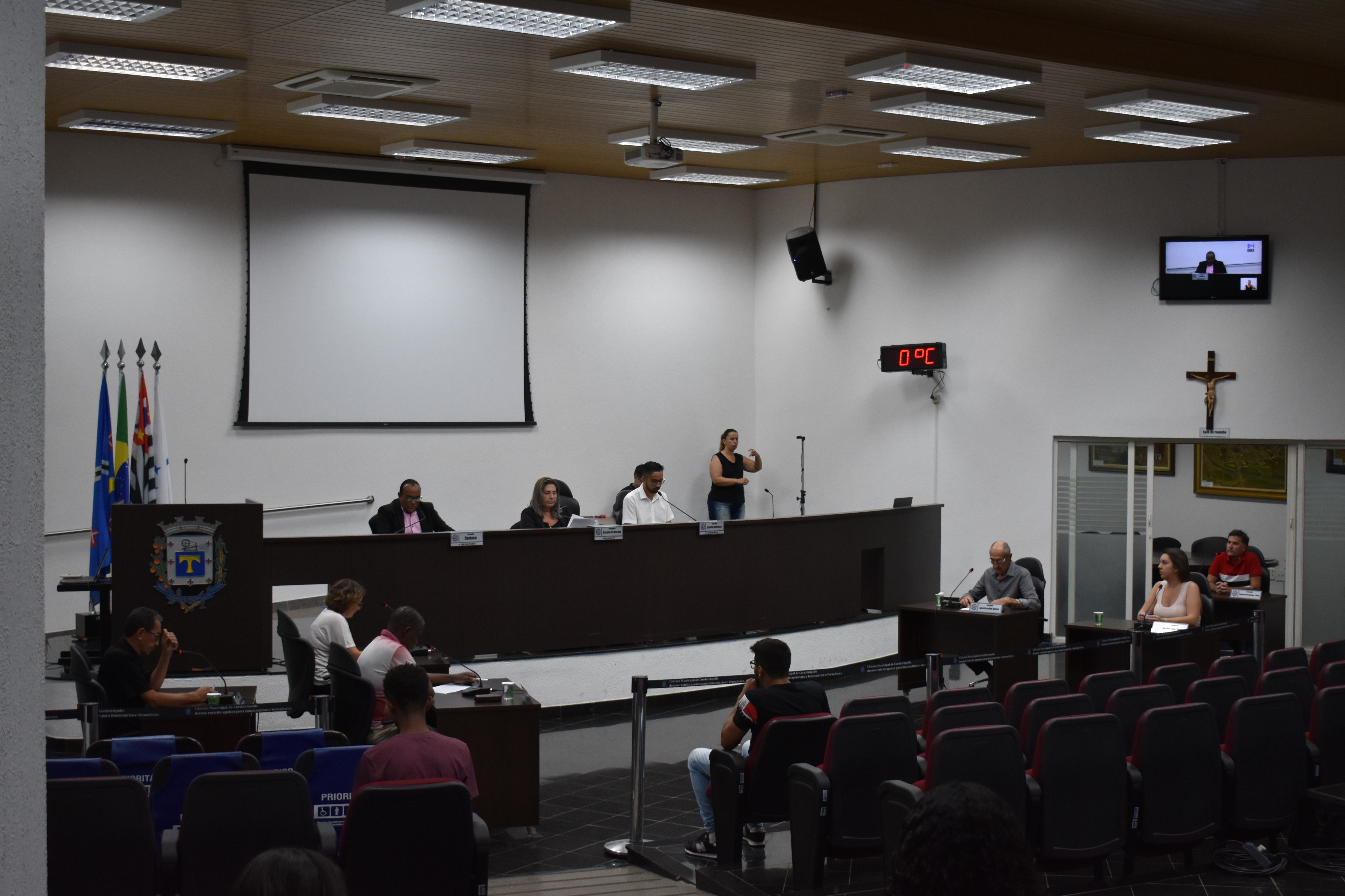 Imagem da notícia: Vereadores aprovam aumento de vale alimentação dos servidores públicos