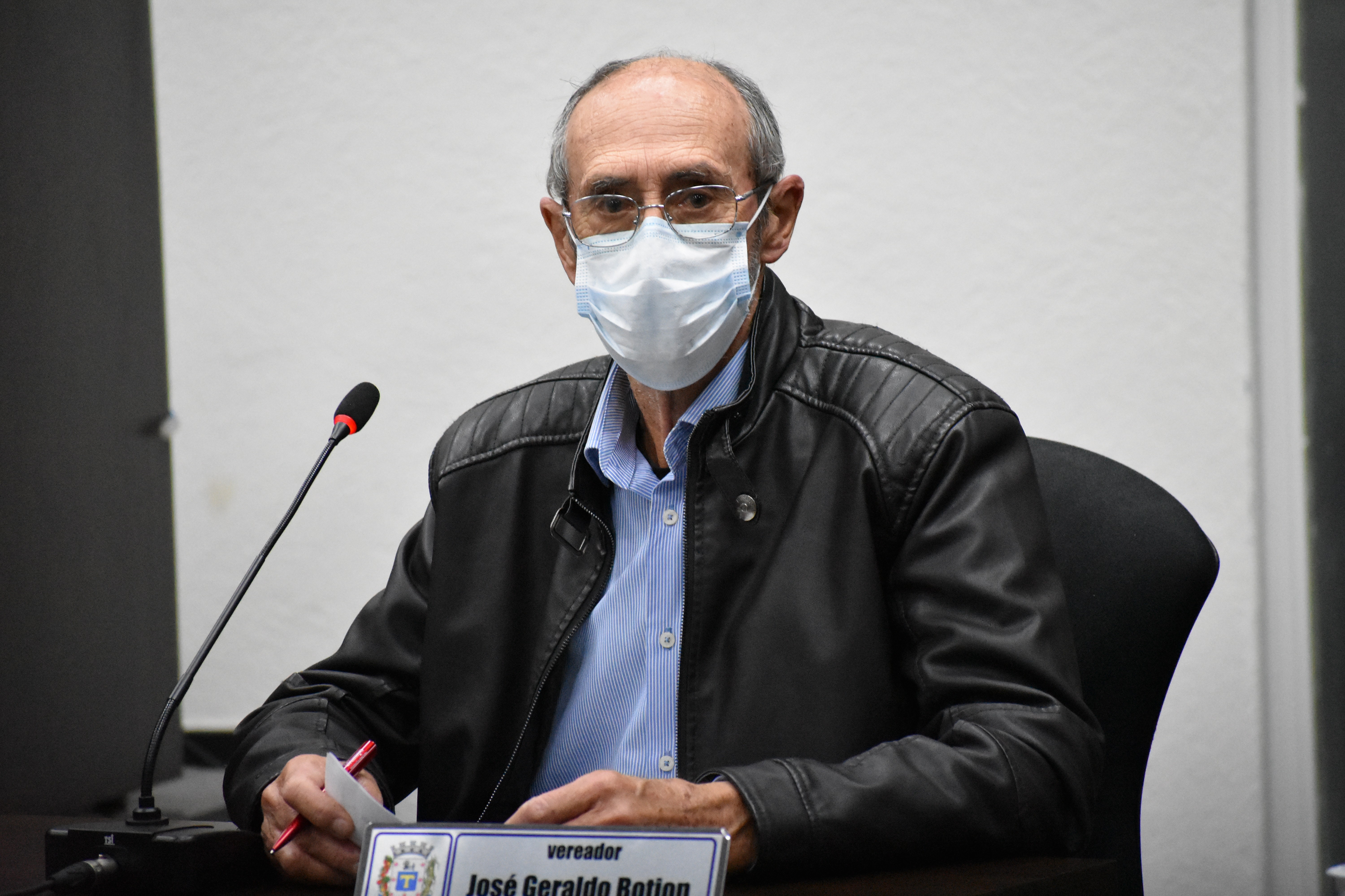 Imagem da notícia: Vereador Botion requer informações de abastecimento dos veículos da Prefeitura