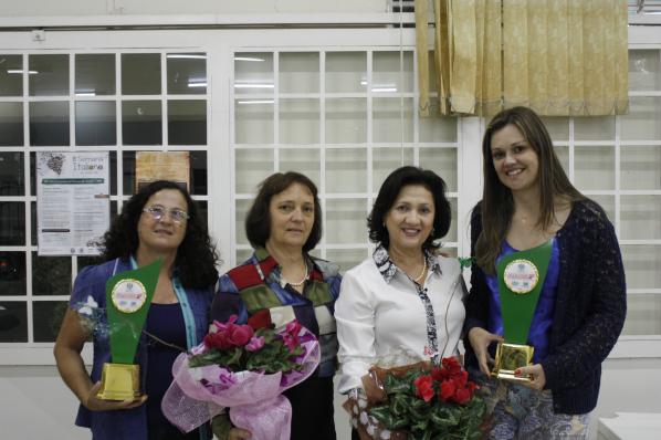 Imagem da notícia: Vereadoras são homenageadas