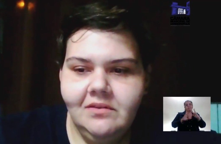 Imagem da notícia: Coordenadora clínica faz uso da tribuna livre para explanar sobre tratamento contra Covid e taxa de letalidade