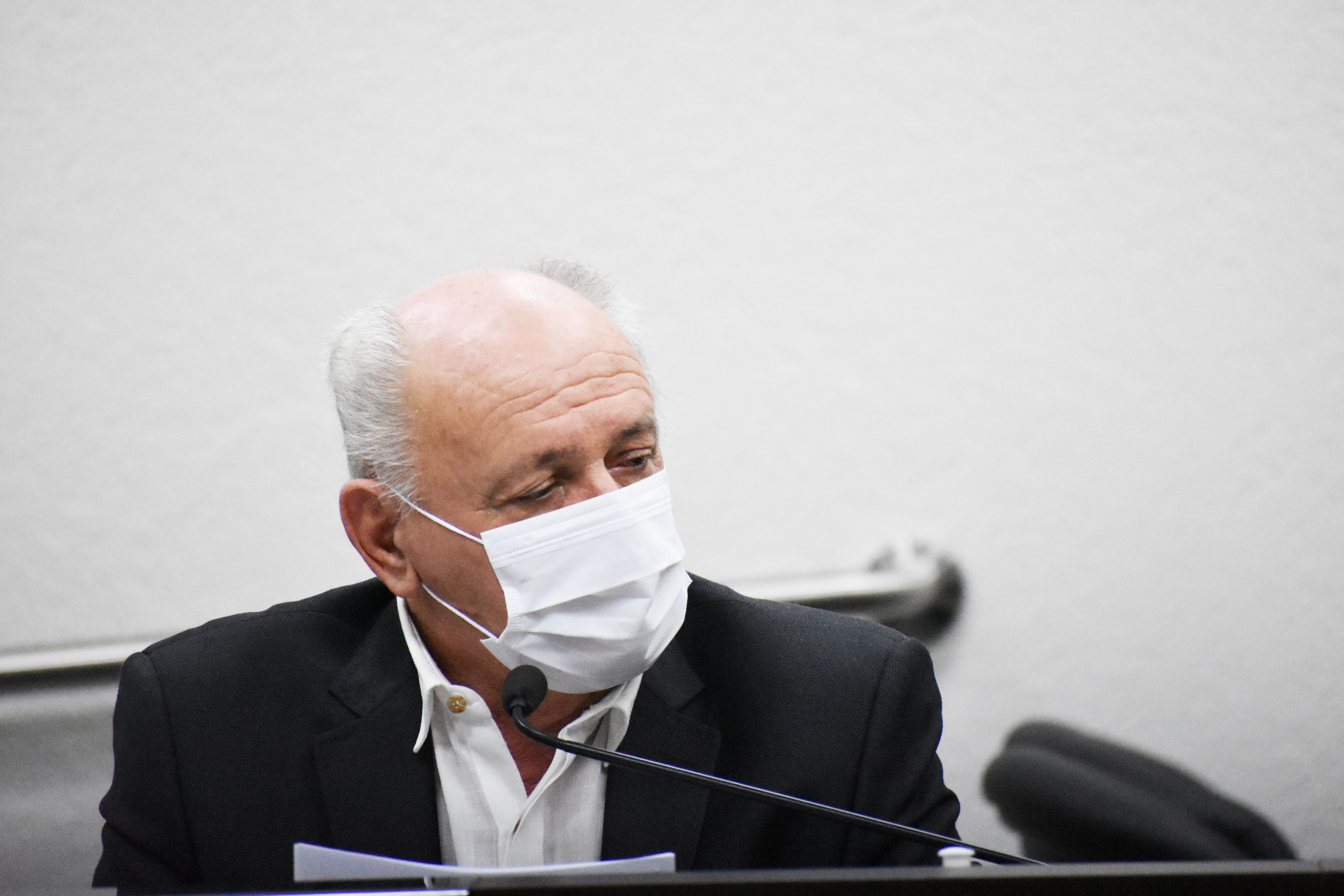 Imagem da notícia: Vereador Carlinhos apresenta Moção de Aplausos a Francisco Olivato