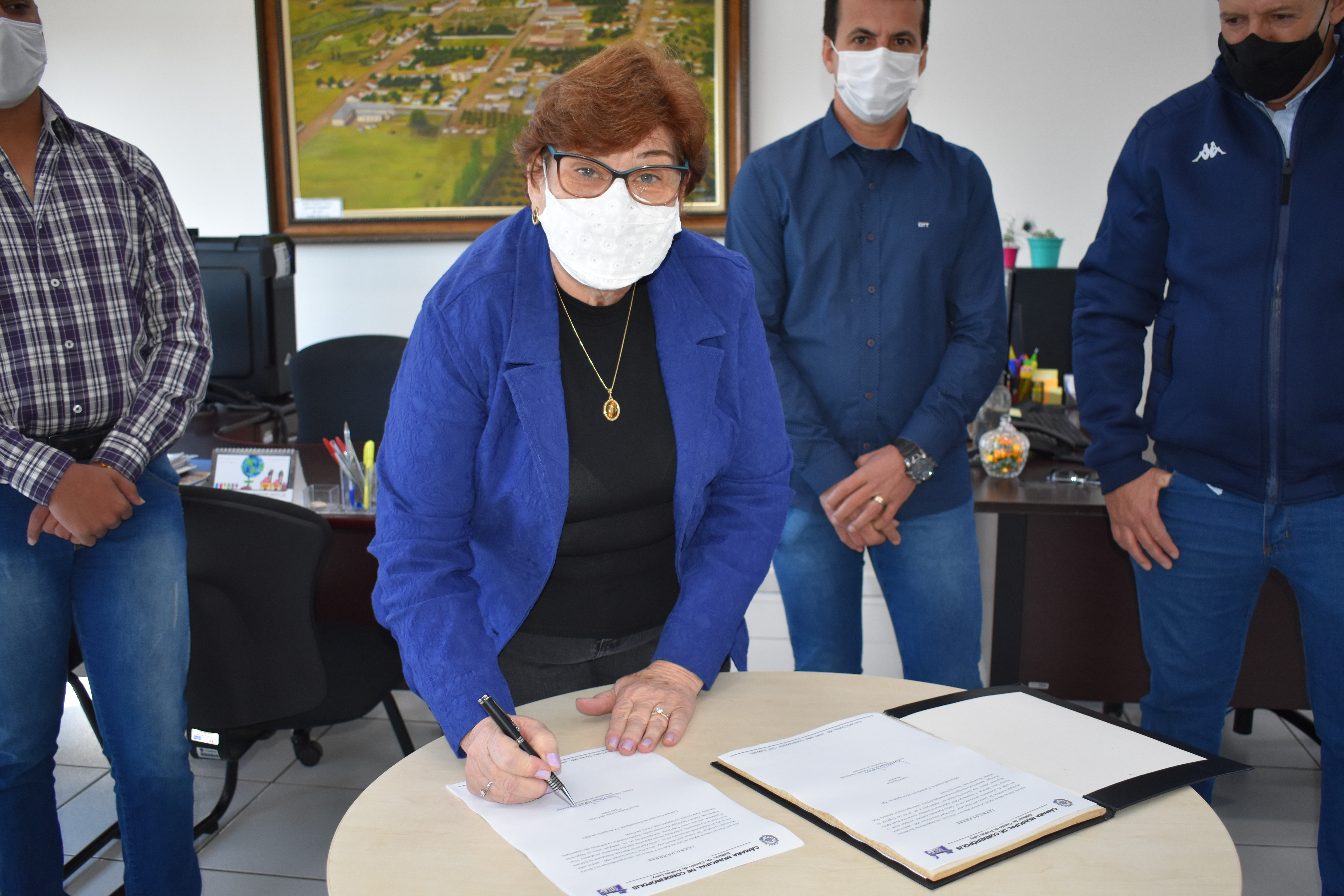 Imagem da notícia: Vereador Valmir Sanches toma posse  