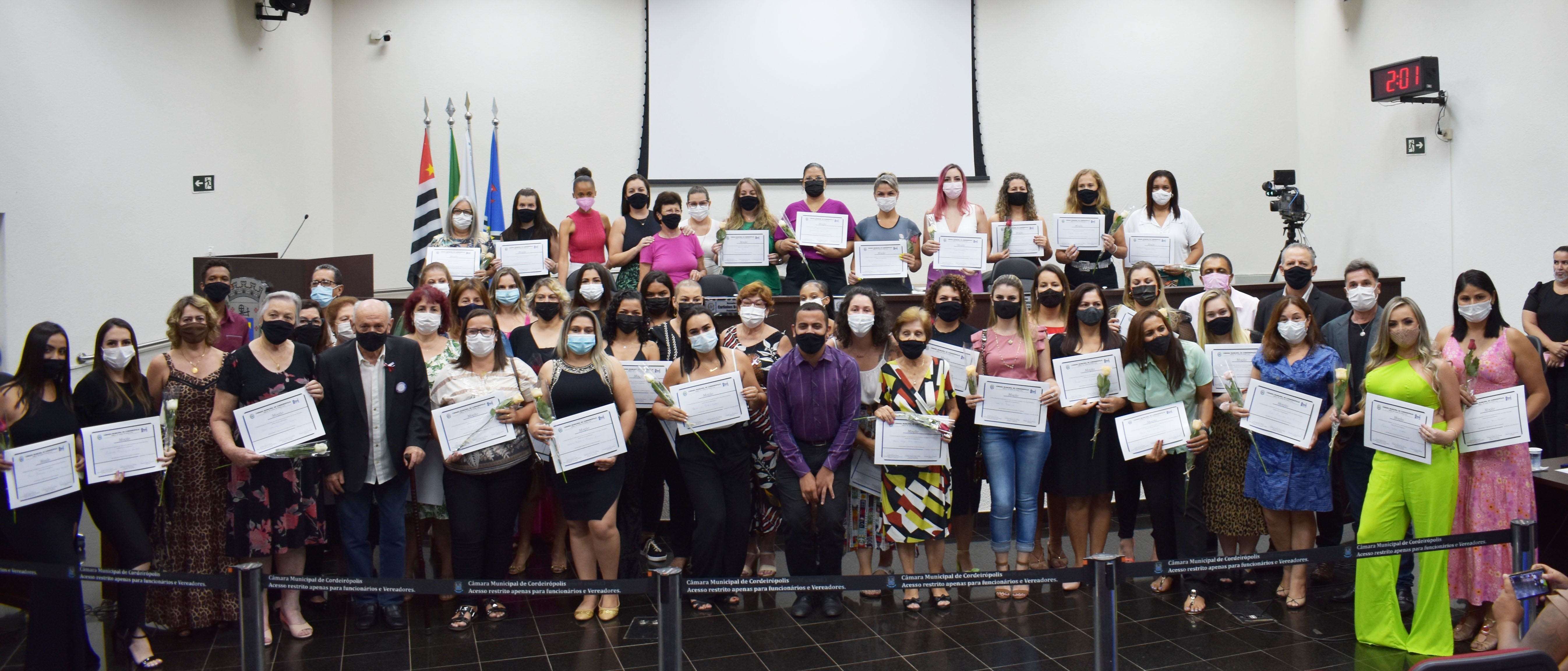 Imagem da notícia: Sessão Ordinária tem homenagem especial às mulheres