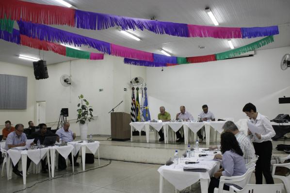 Imagem da notícia: Requerimento cobra paralisação de obras; e indicação horas extras