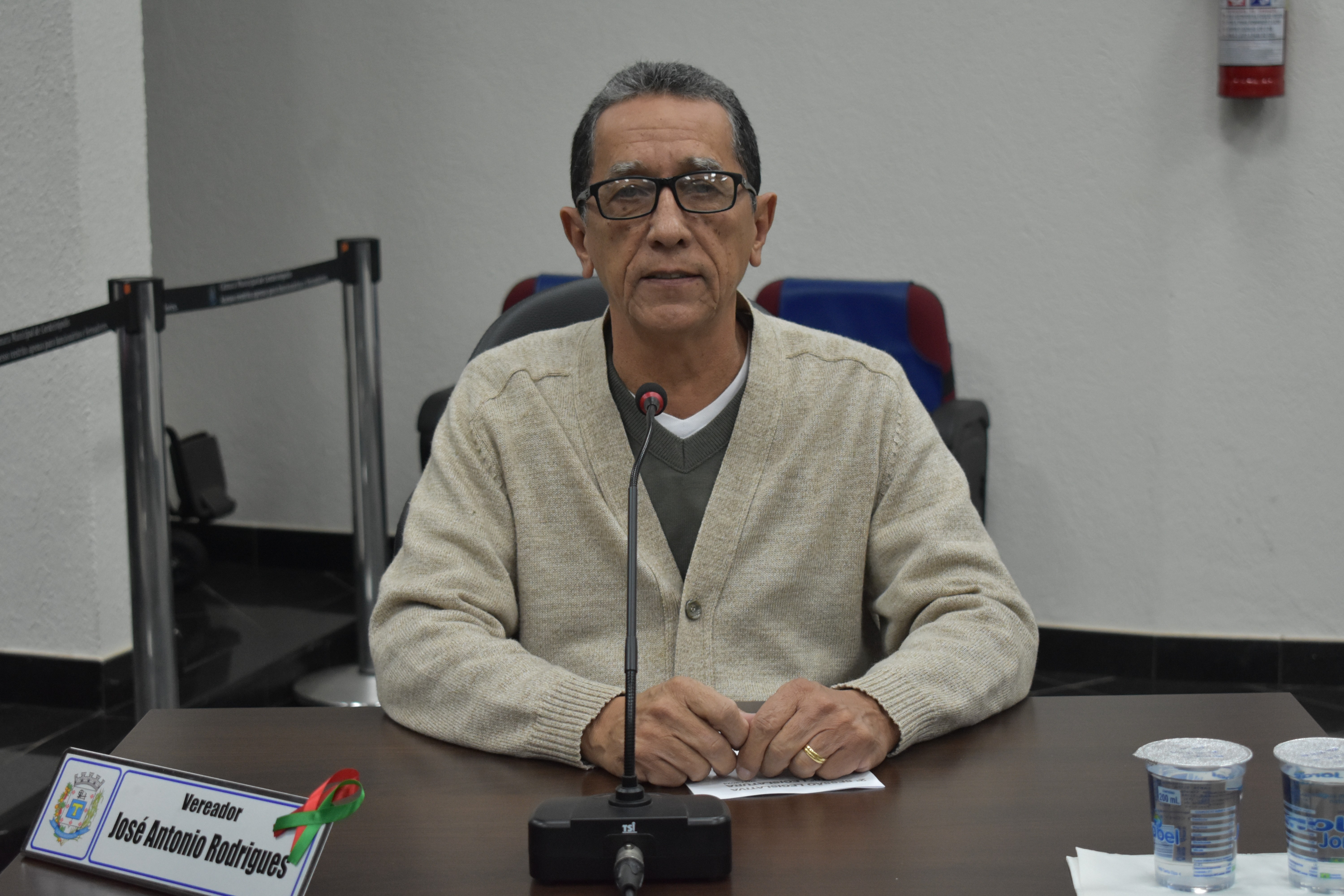 Imagem da notícia: PROJETO DE LEI VISA A REGULARIZAÇÃO DE POSTES E FIOS IRREGULARES EM ÁREAS PÚBLICAS DO MUNICÍPIO DE CORDEIRÓPOLIS