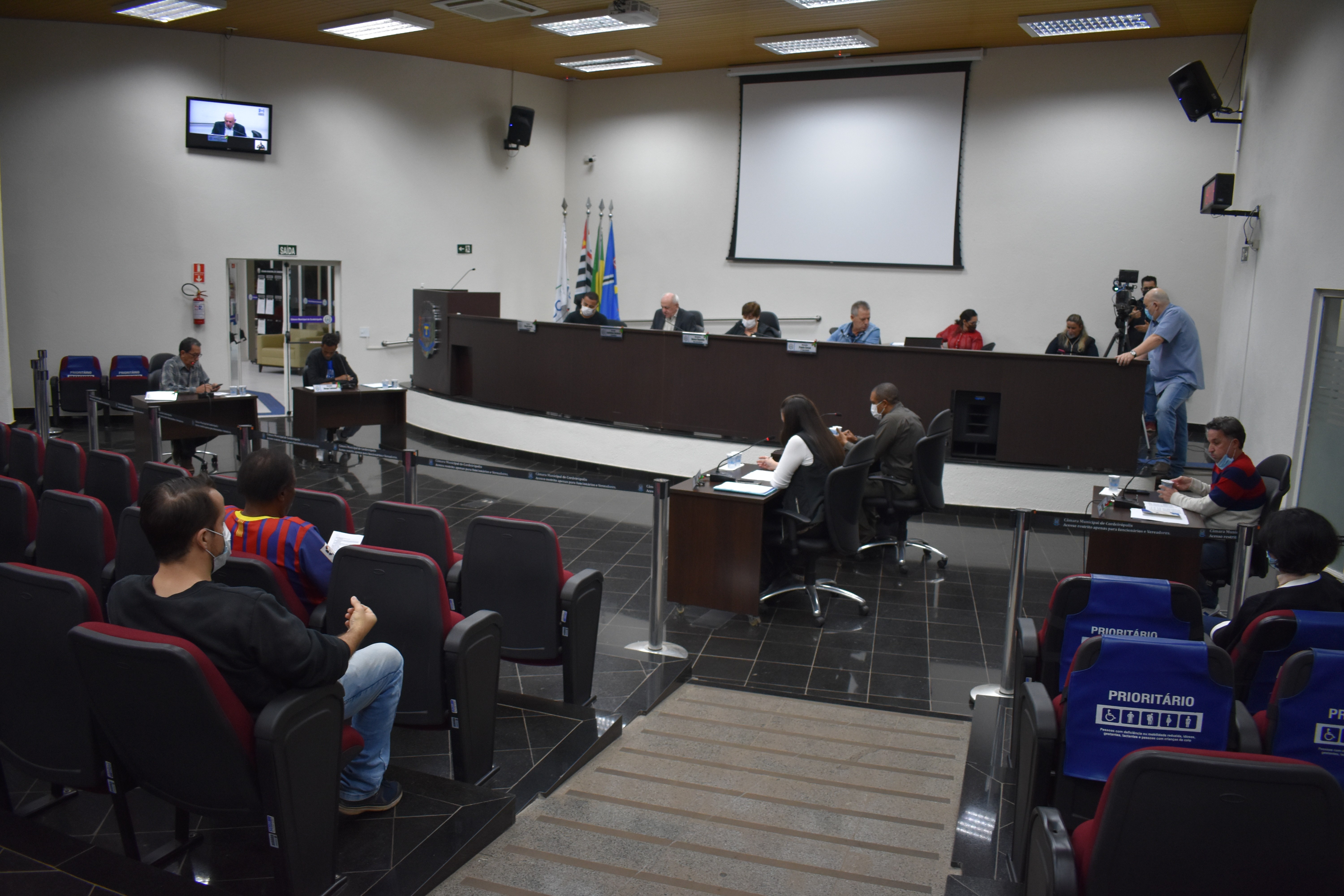 Imagem da notícia: Projetos de Lei Complementares do Executivo são votados durante a Sessão