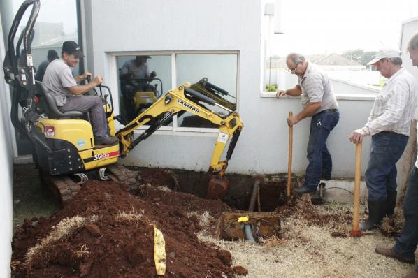 Imagem da notícia: Vazamento de água é consertado
