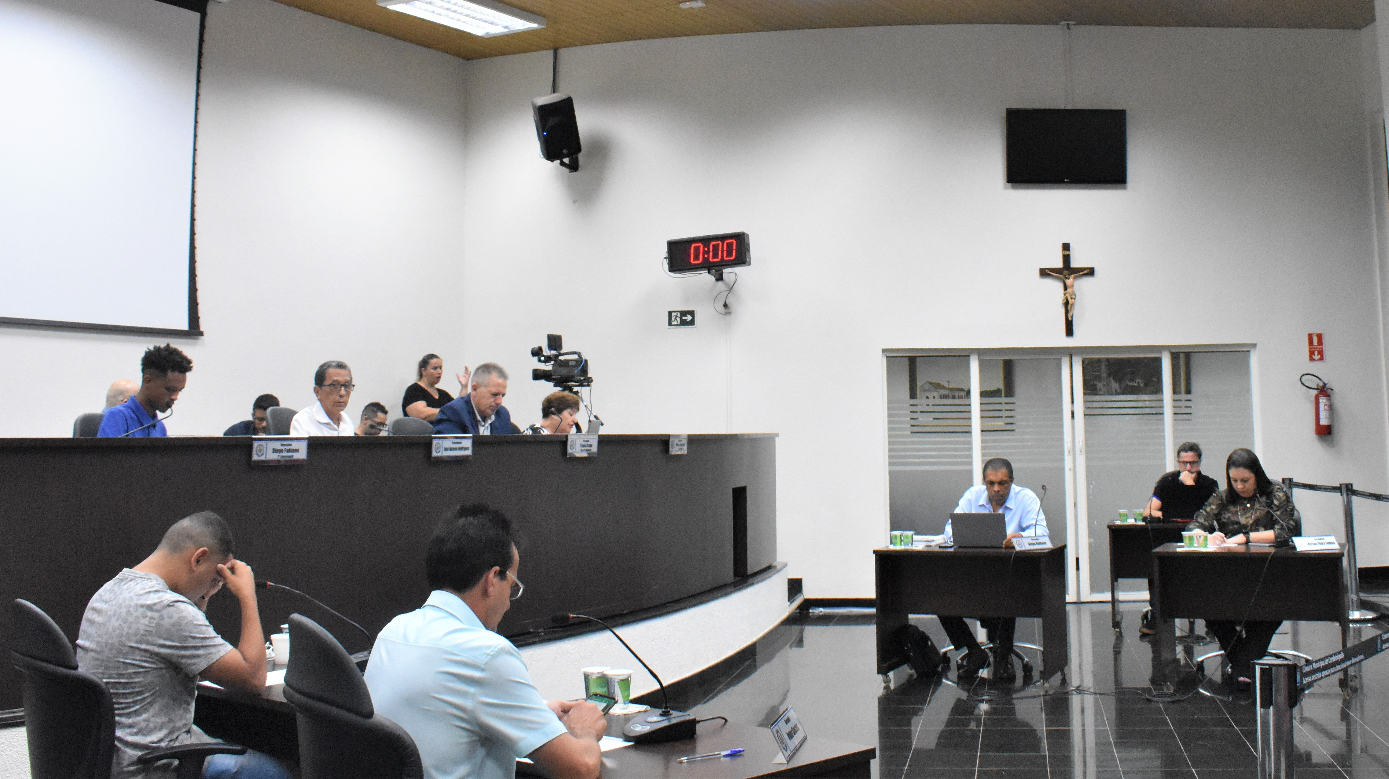 Imagem da notícia: Parlamentares sugerem diversas melhorias através de indicações 