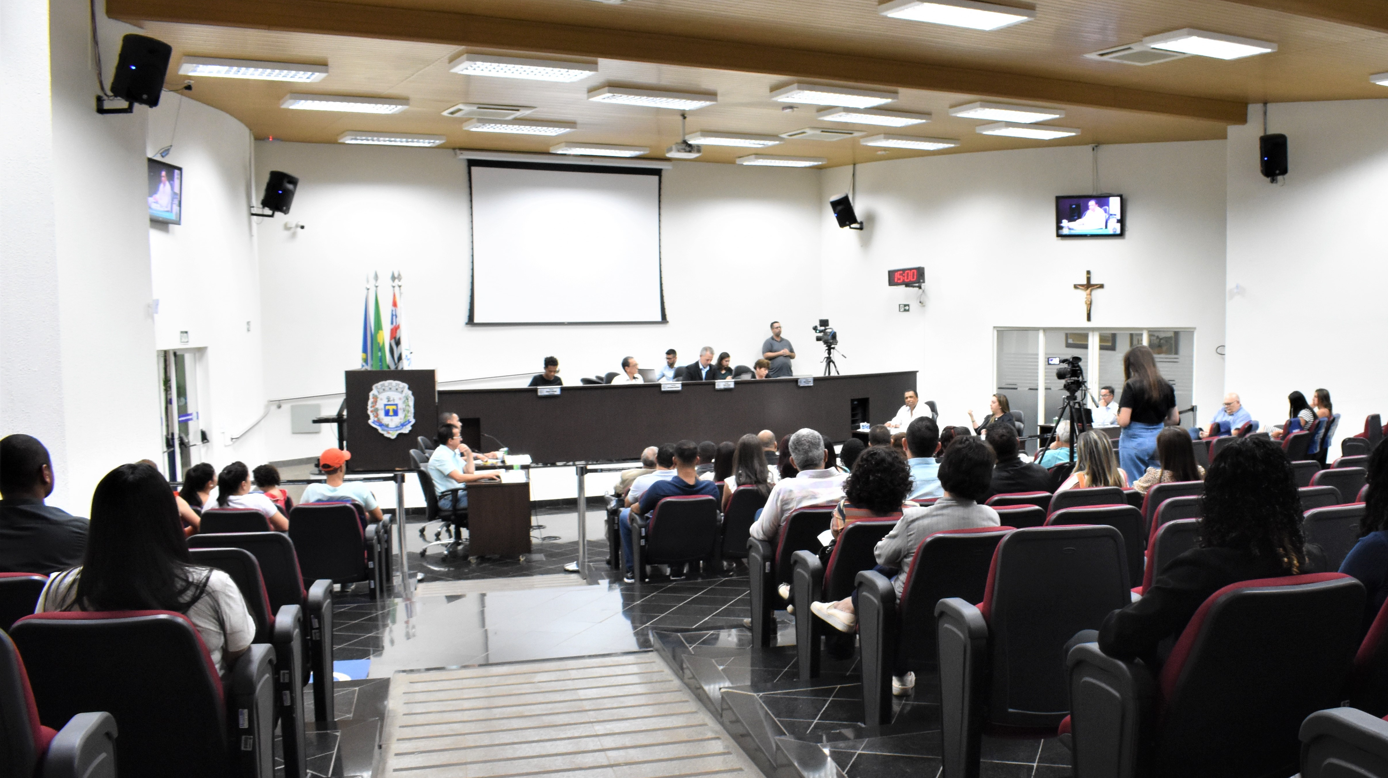 Imagem da notícia: Aprovada homenagem do vereador Valmir Sanches ao Sr. Ariovaldo Tebaldi Jr. 