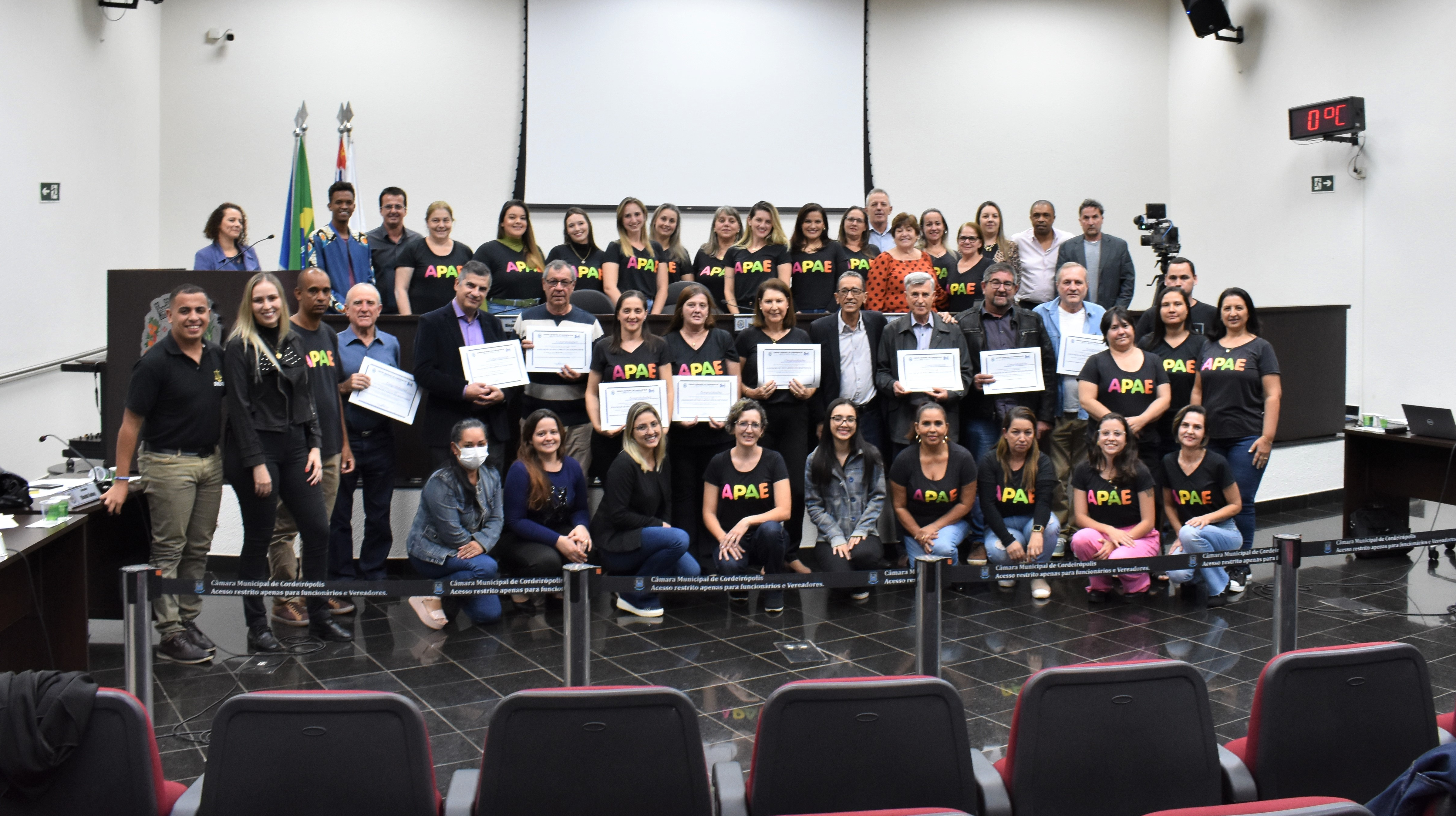 Imagem da notícia: Presidente da Casa homenageia a APAE por 40 anos de atividade no Município