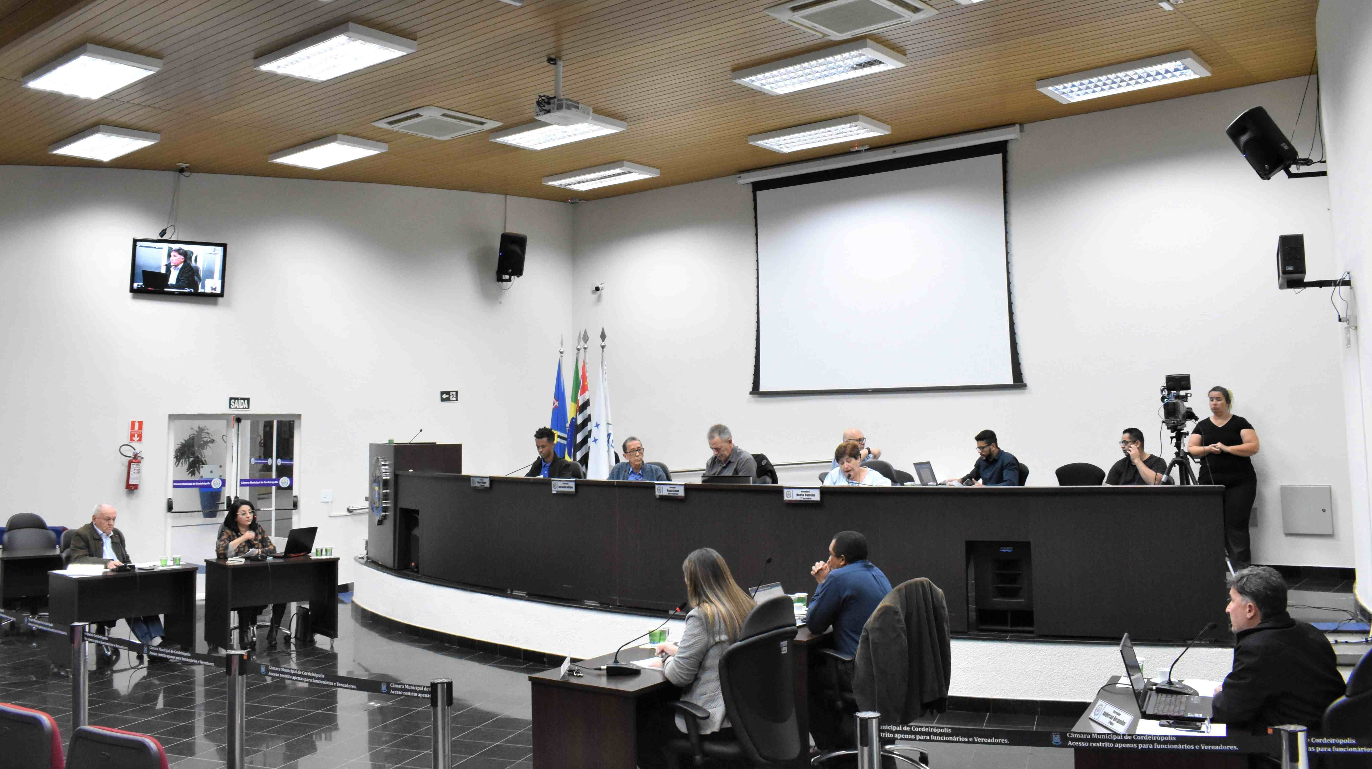 Imagem da notícia: Subsídio dos parlamentares para legislatura 2025-2028 tem atualização aprovada 