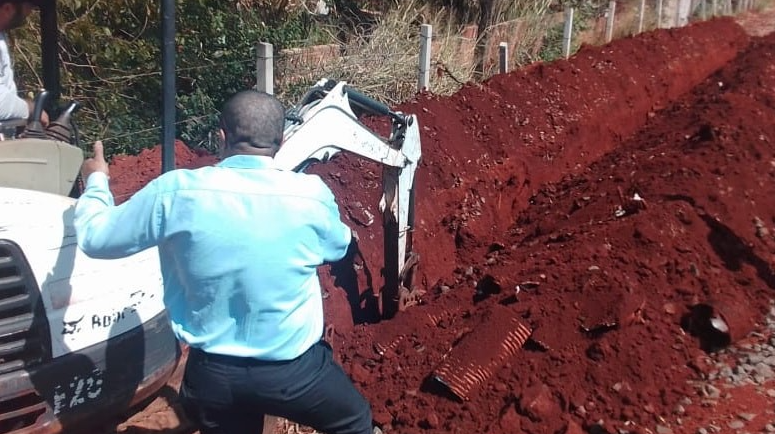 Imagem da notícia: Vereador Sérgio Balthazar acompanha obras em rede de esgoto no Jd. Eldorado