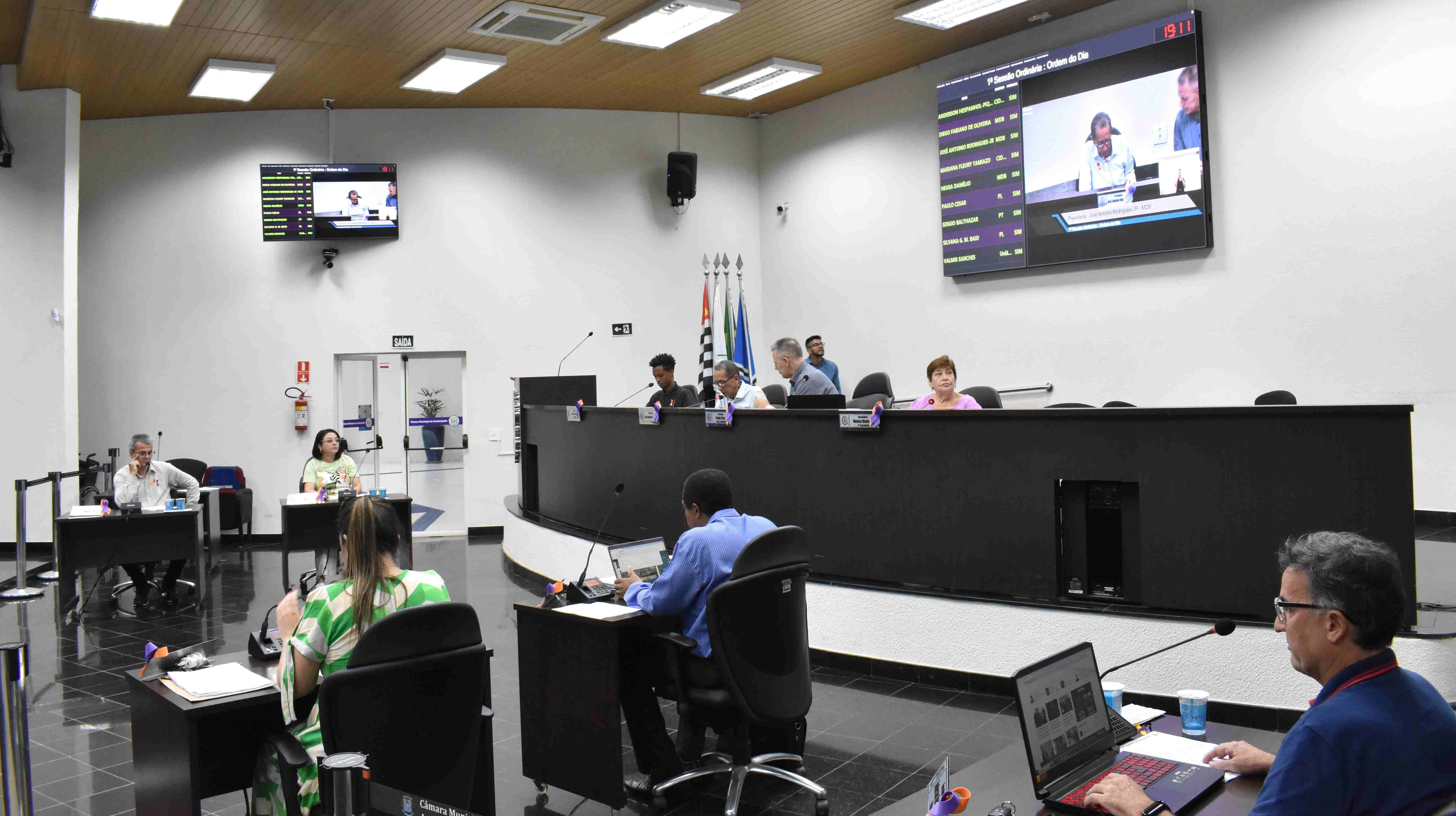 Imagem da notícia: Homenageado pelo ver. Sérgio Balthazar, Emanuel Massaro recebe Medalha "João Pacífico"