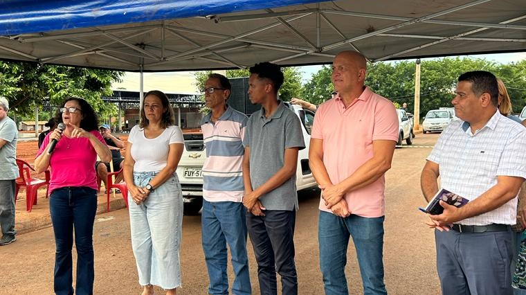 Imagem da notícia: Câmara acompanha entrega de escrituras à moradores do Engenho Velho
