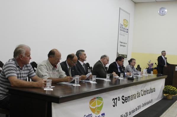 Imagem da notícia: Câmara prestigia Semana da Citricultura