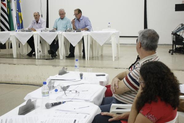 Imagem da notícia: Requerimentos vão de limpeza de terrenos a congratulações