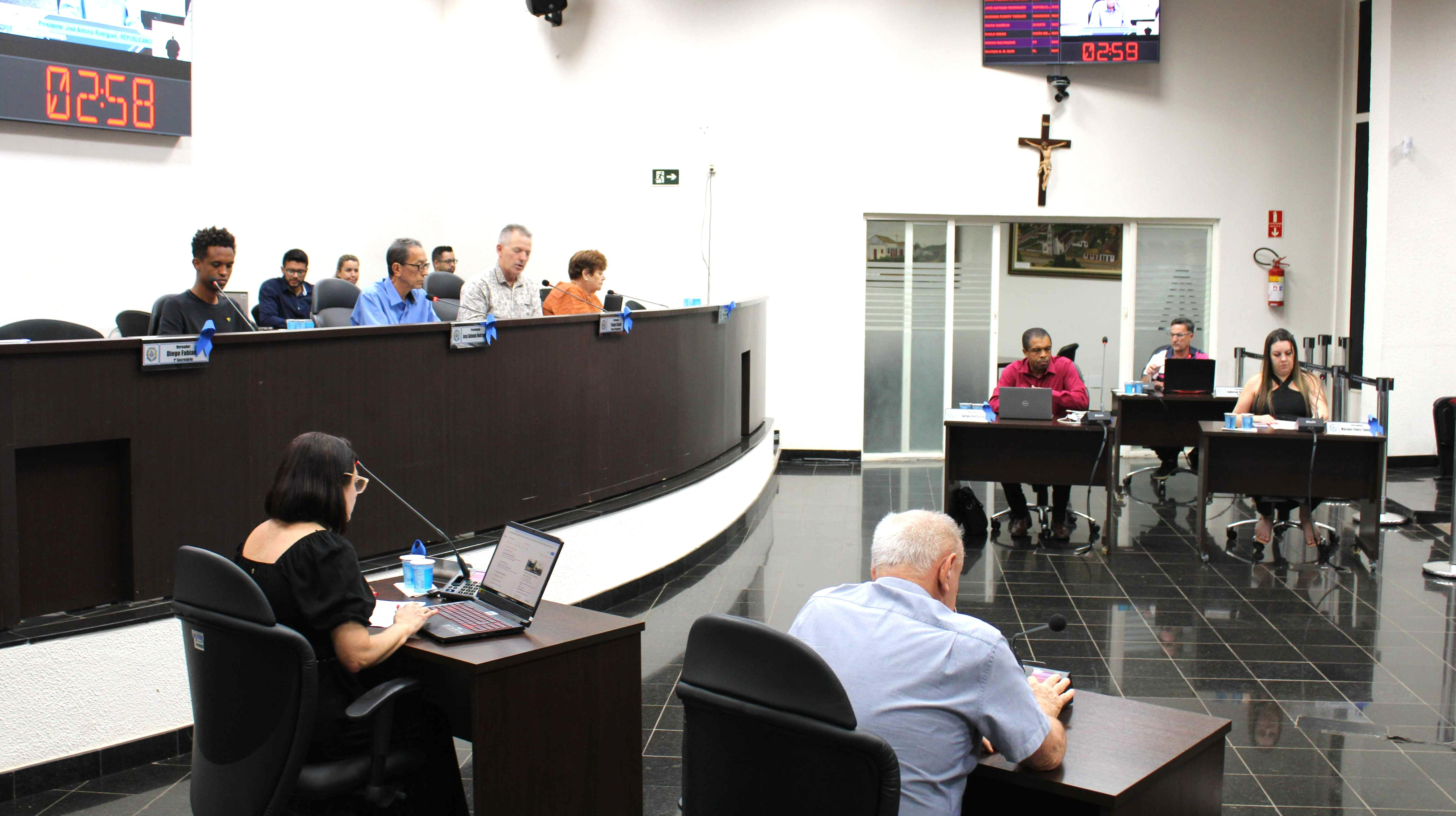 Imagem da notícia: Redução no subsídio do Presidente da Câmara é aprovado, a fim de garantir adequação com a Constituição