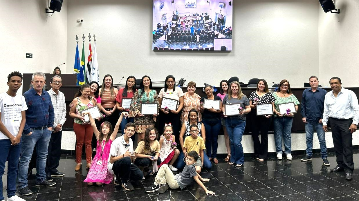 Imagem da notícia: Vereadora Neusa homenageia Mulheres e Mães mais que Especiais!