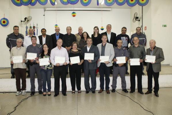 Imagem da notícia: Policiais militares são homenageados
