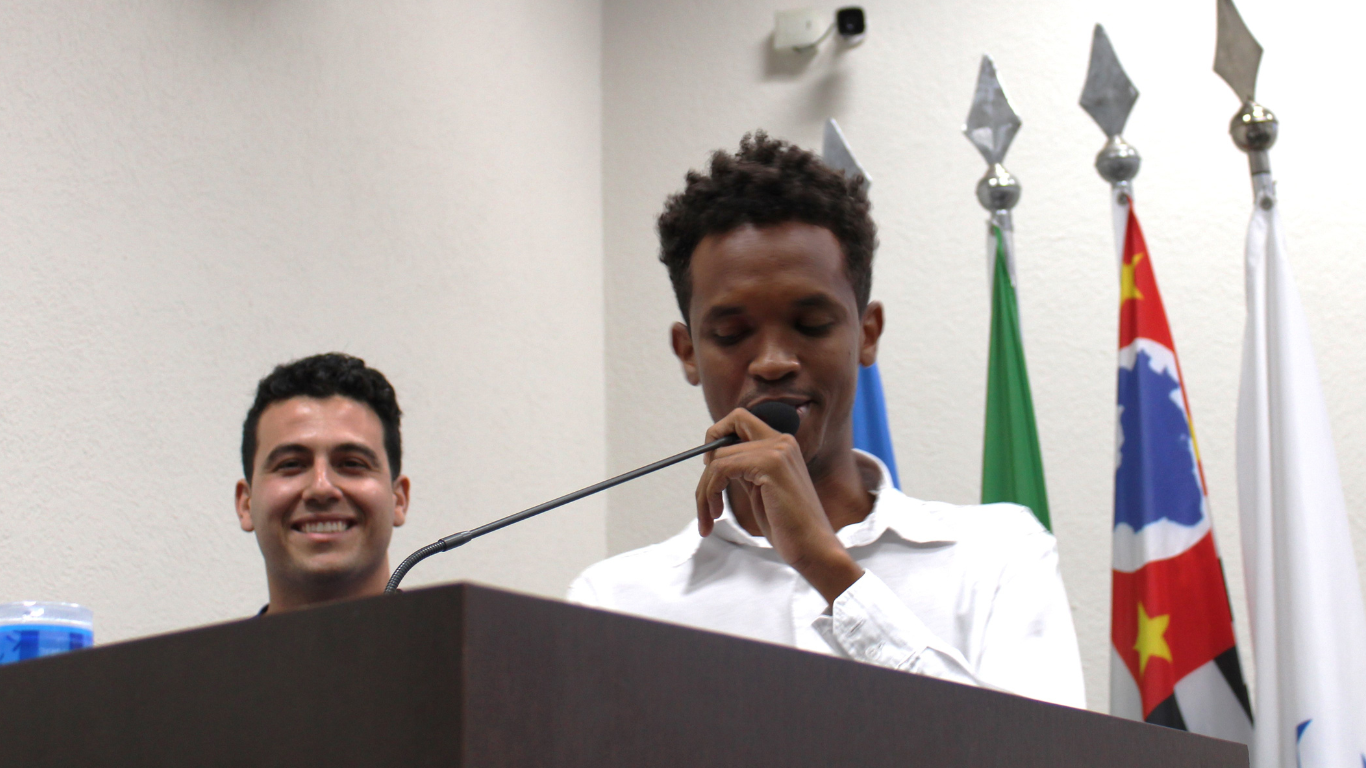 Imagem da notícia: Vereador Diego Fabiano Concede Título de “Cidadão Cordeiropolense” a Marco Aurélio Romanelli Junior