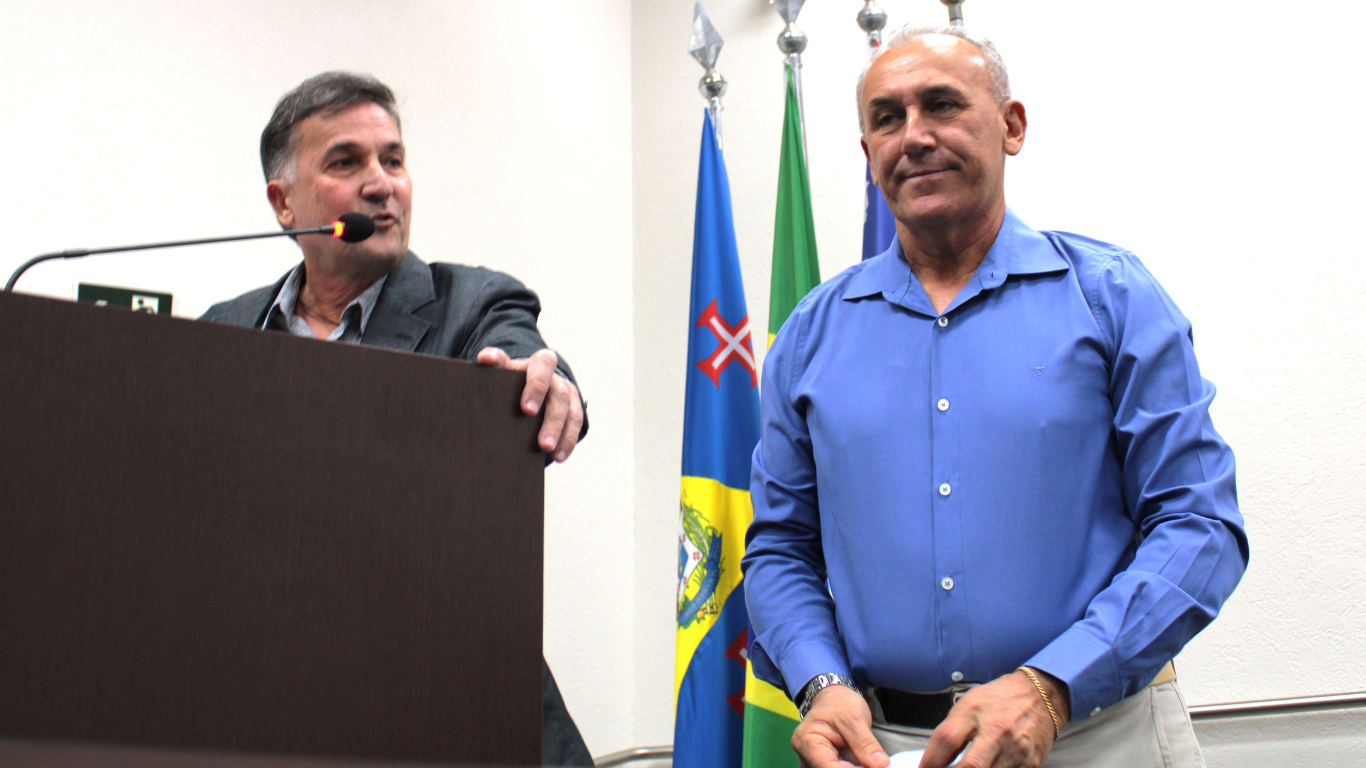 Imagem da notícia: Vereador Anderson Hespanhol Concede Título de “Cidadão Cordeiropolense” a Gildivan Serra de Oliveira