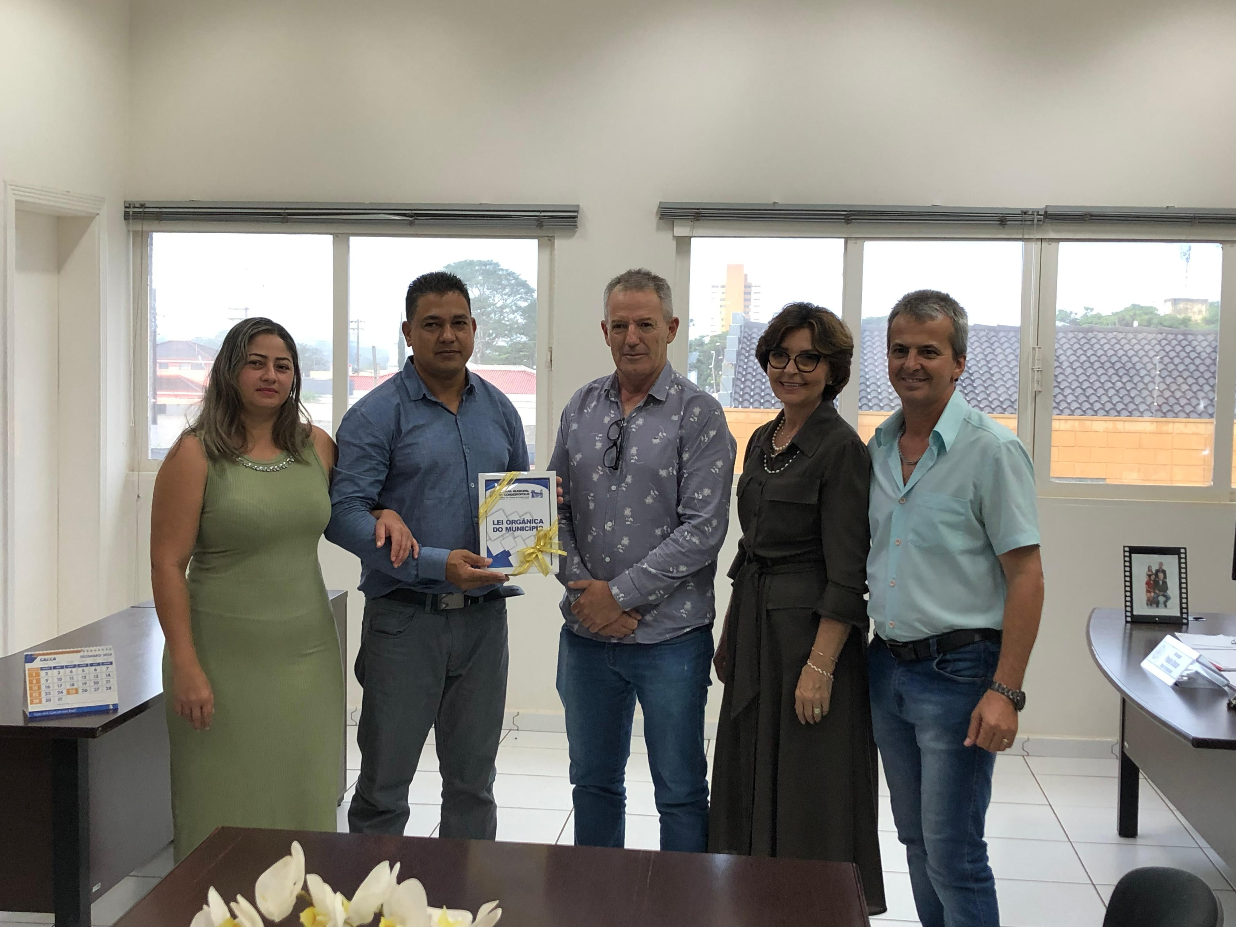 Imagem da notícia: Rozimar Rodrigues toma posse como vereador na Câmara Municipal