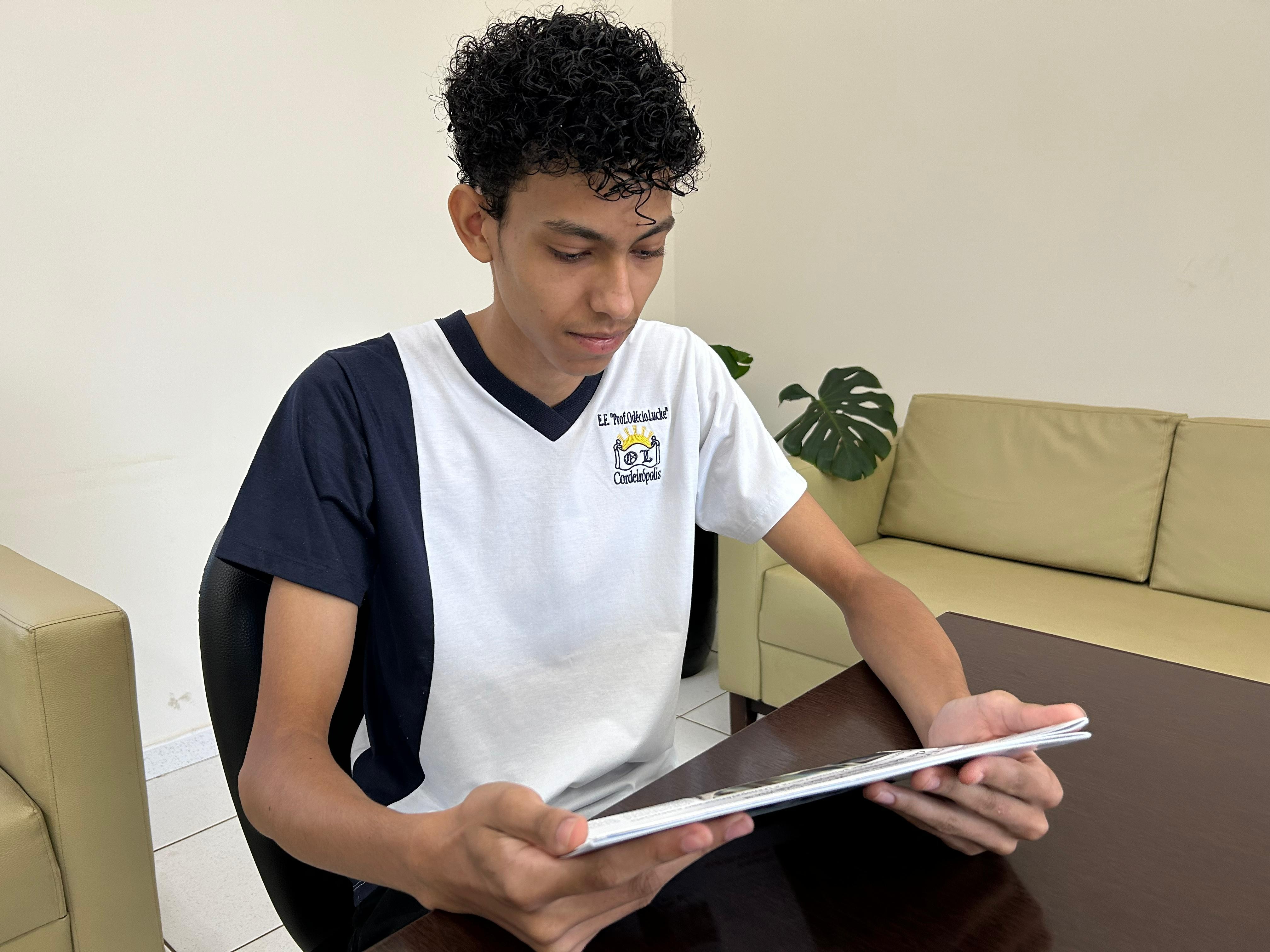 Imagem da notícia: Estudante de Cordeirópolis é selecionado para intercâmbio no Canadá com bolsa do programa ‘Prontos Pro Mundo’