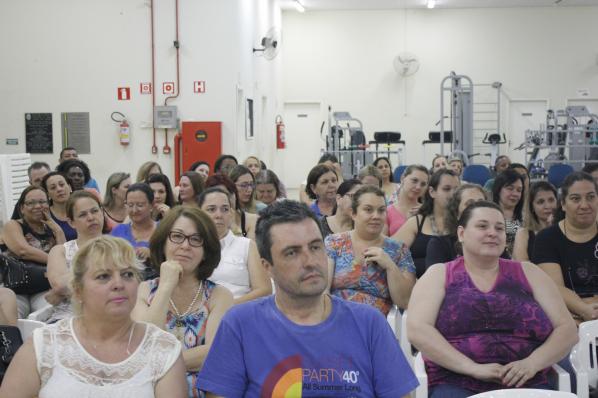 Imagem da notícia: Executivo retira projeto e servidores comemoram