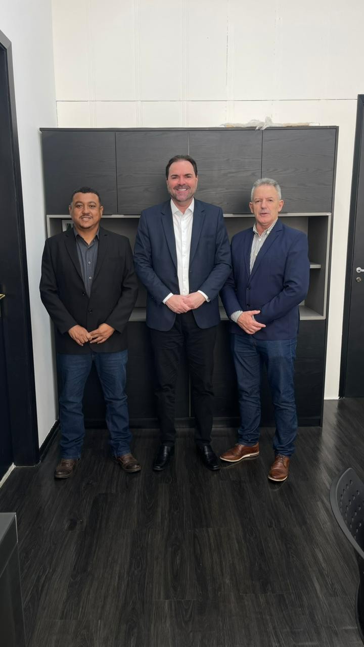 Imagem da notícia: Vereador Cícero realiza sua primeira visita à ALESP e ao Palácio dos Bandeirantes ao lado do presidente Paulo Cesar em busca de recursos para Cordeirópolis