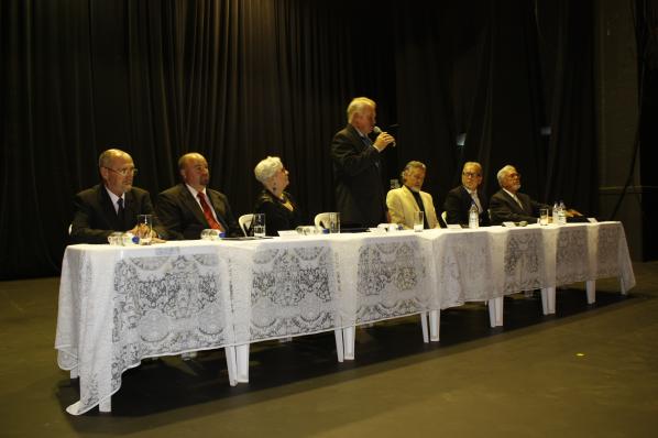 Imagem da notícia: Personalidades recebem honrarias