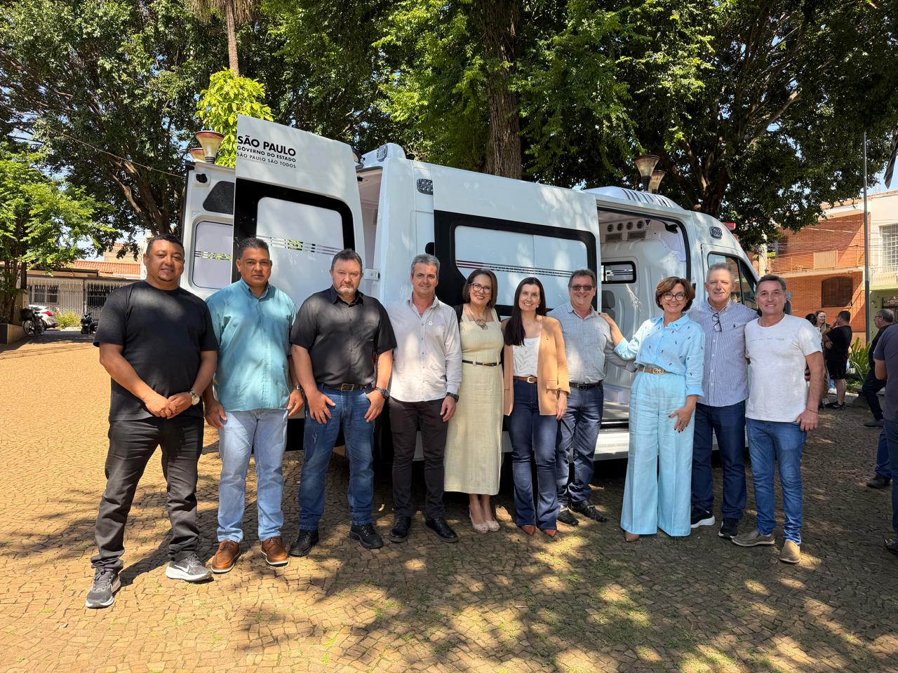 Imagem principal da notícia Vereadores participam da entrega de nova ambulância para a saúde em Cordeirópolis