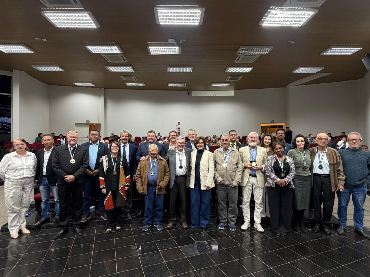 Imagem principal da notícia Câmara Municipal presta homenagem a cidadãos durante celebração dos 140 anos de Cordeirópolis