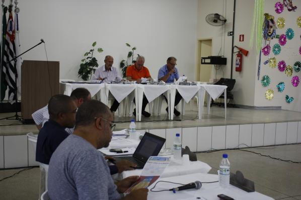 Imagem da notícia: Vereadores retomam sessão com inúmeros pedidos