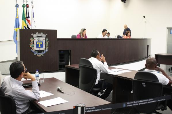 Imagem da notícia: Requerimentos são aprovados durante Sessão da Câmara