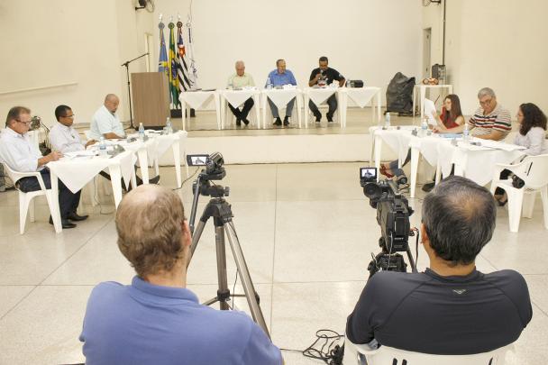 Imagem da notícia: Câmara recebe projetos do Orçamento 2014 e da Contribuição de Iluminação Pública