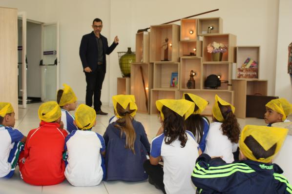 Imagem da notícia:  Escolas visitam exposição na Câmara Municipal