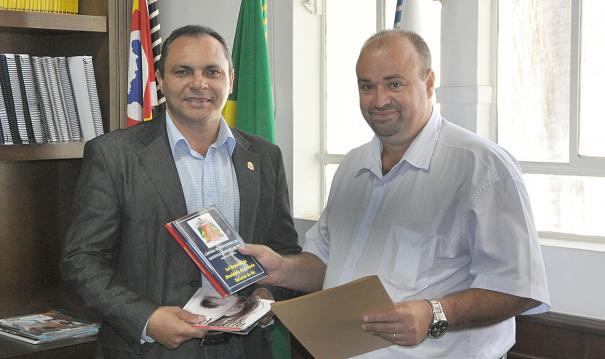 Imagem da notícia: Vereador Rosivaldo Pina visita Instituto do Legislativo da Câmara Municipal de Itu