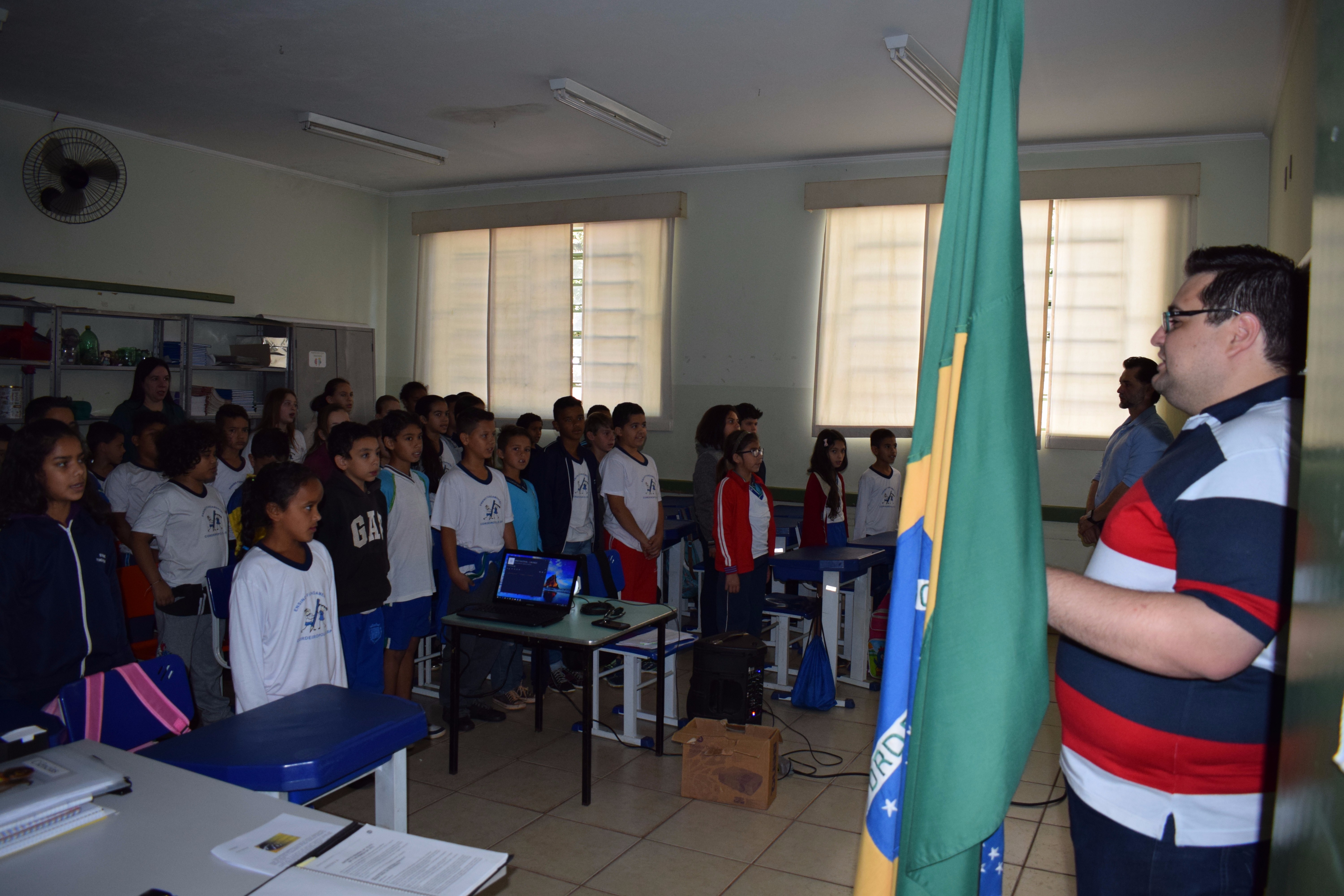 Imagem da notícia: Legislativo e Executivo promovem os símbolos nacionais nas escolas